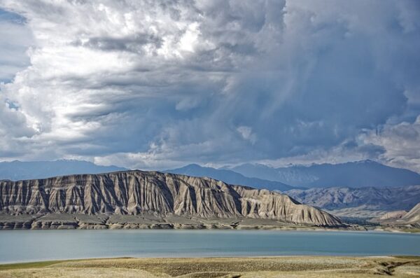 Jezioro Togtoguł w Kirgistanie