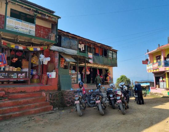 Na trasie Nepal Dolny Mustang Moto Tour 2022
