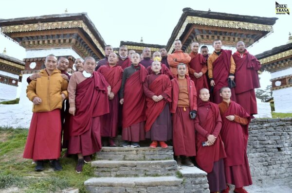 Bhutańscy mnisi w Bhutanie Nepal 2022