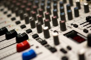 Muzyka, słuchanie i audio bez bajek. Poza trasą audio-marketingu